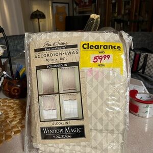 ACCORDION /SWAG. Cream/beige . 102x213.3cm / 40”x 84” . 100% cotton. BNWT